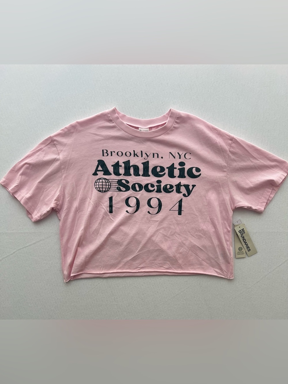 NWT No Boundaries Women’s L Pink Boxy Crop Graphic Tee Y2K Streetwear